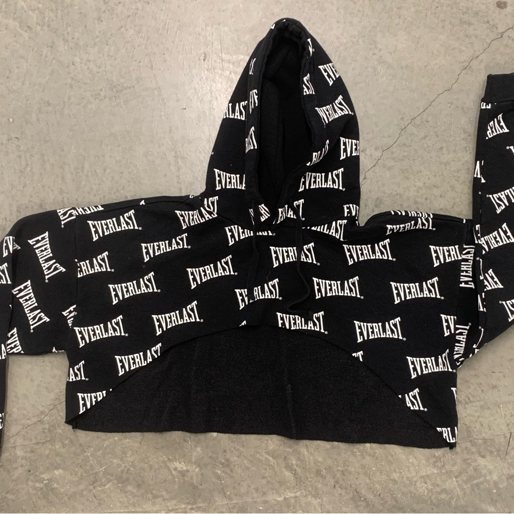 Forever 21 Black and White Everlast Tag